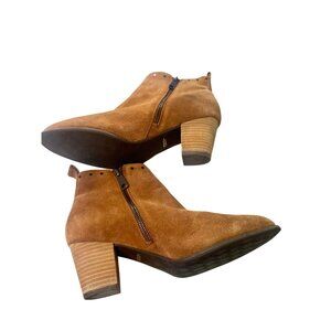Vionic Landen Studded Caramel Suede Block Heel Booties Size 9.5